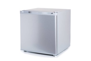 Mini buzdolabı, mini bar buzdolabı beyaz arka planda izole edilmiş..