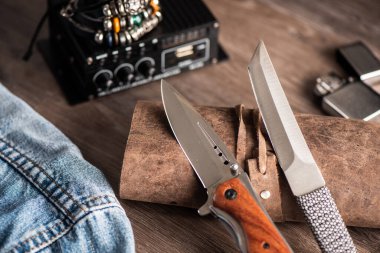 Paslanmaz çelik çakıyı kapat. EDC (Her gün) erkekler için.