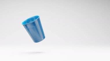 Tek kullanımlık mavi plastik kupa Stüdyo Aydınlık Gri Arkaplan, Kusursuz 3B Döngü Kopyalama Boşluğu