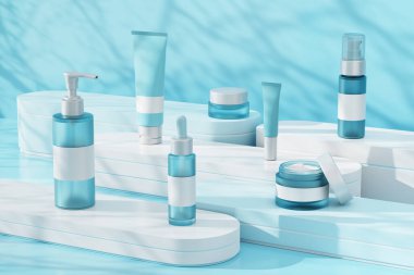 Geometrik platformlarda markasız kozmetik ürünler. Cilt bakımı için kozmetik. Mavi arkaplanda gölgeler.