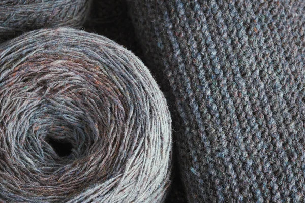 ウール糸とニット製品の皮 編み物 — ストック写真
