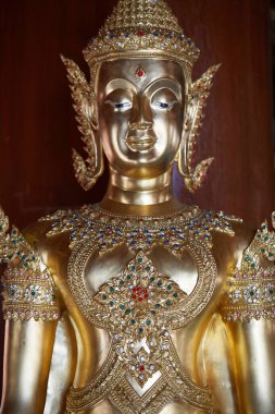 Buda heykeli tapınakta.