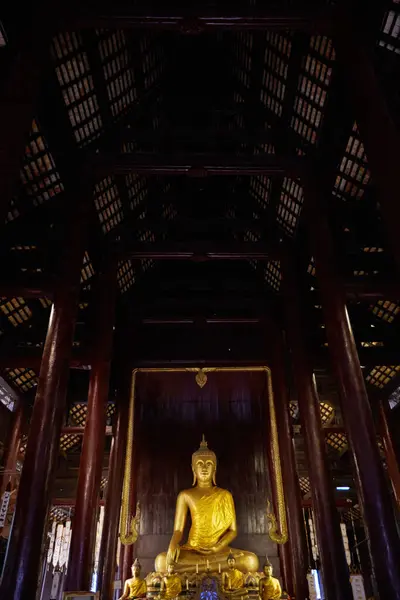 Tayland Şehrinin Tapınağındaki Buda Heykeli — Stok fotoğraf