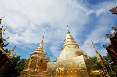 Suşi tapınağındaki altın Buda Tayland 'daki en önemli Budist tapınaklarından biridir. İnşa edilmiş.
