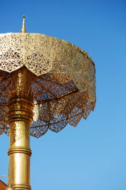 Akşamları güzel bir cami.