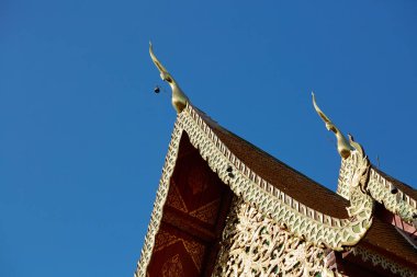 Tayland tarzı tapınak çatısı
