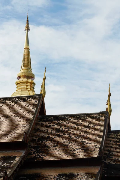 在泰国清迈金寺 — 图库照片