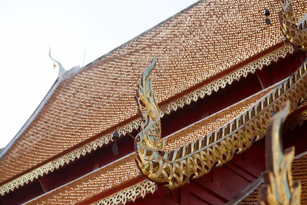Telhado Templo Budista Tailândia — Fotografia de Stock