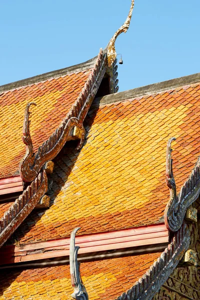 Λεπτομέρεια Μιας Στέγης Στο Ναό Της Wat Ταϊλάνδη — Φωτογραφία Αρχείου