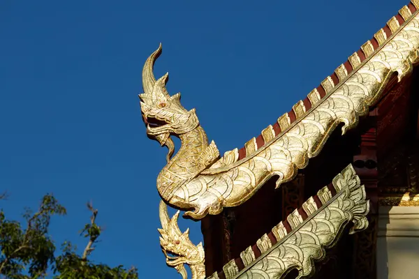 Άγαλμα Δράκου Στο Ναό Της Ταϊλάνδης — Φωτογραφία Αρχείου