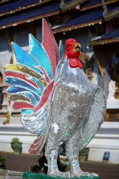 Thai Άγαλμα Στην Οροφή Του Ναού Στην Μπανγκόκ — Φωτογραφία Αρχείου