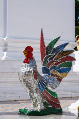 Tayland tapınağında Buda heykeli olan Tayland tapınağı.