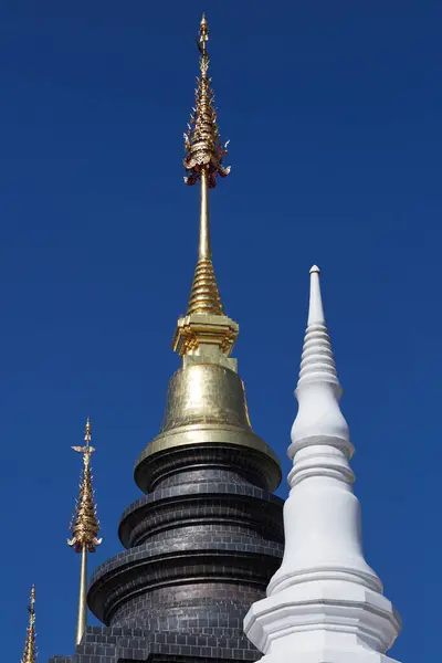 在金碧辉煌的泰国太兰庙中 我看到了它的影子 — 图库照片