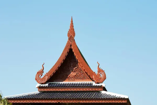 泰族传统泰族寺庙的屋顶 — 图库照片