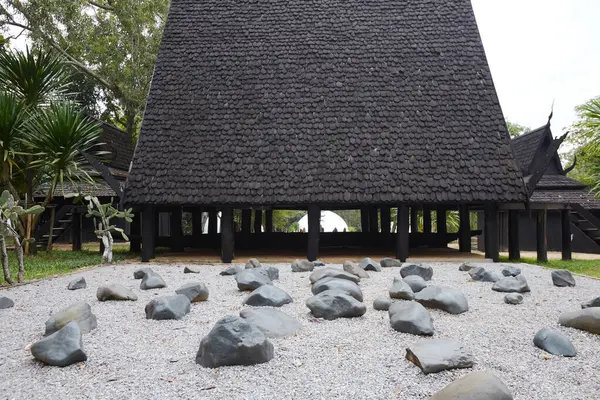 Черная Каменная Крыша Храма — стоковое фото