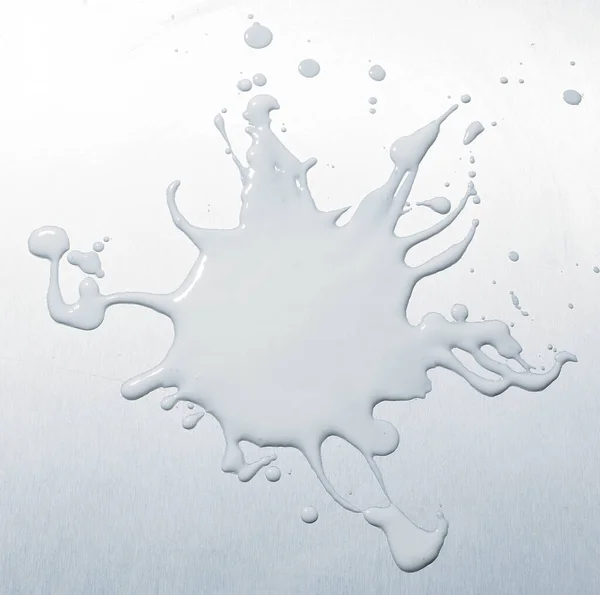Розбризкування Молока Білому Фоні — стокове фото