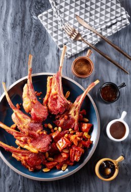 Çin yemeği, ızgara kuzu pirzolası.