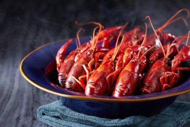 Çin yemeği, baharatlı haşlanmış kırmızı kerevit