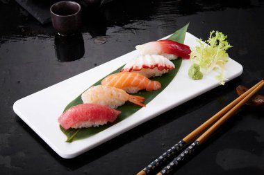 Japon yemeği mi? Balıklı suşi.