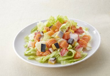 taze salata somon ile