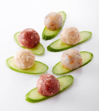 Taze karidesli lezzetli börekler.