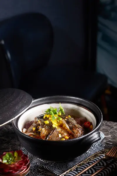 Традиційна Китайська Їжа Тушкована Рибна Голова Горщику — стокове фото