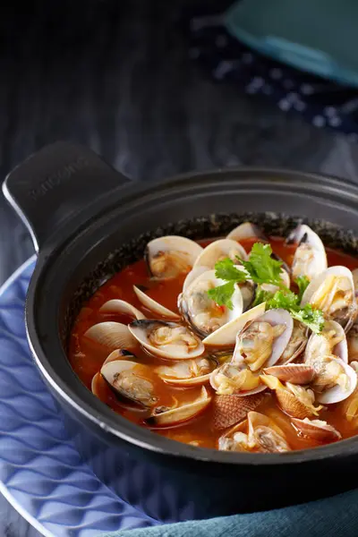 Chinese food, spicy clam pot