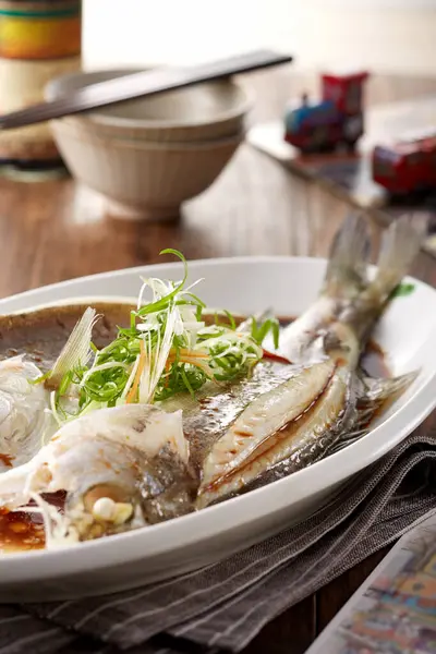 Kinesisk Mat Ångkokt Havsabborre — Stockfoto