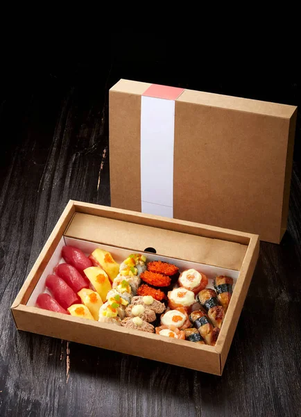 日本传统寿司套餐 — 图库照片