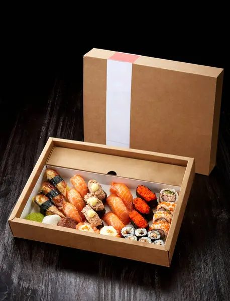 Cozinha Japonesa Sushi Caixa Com Comida Entrega — Fotografia de Stock