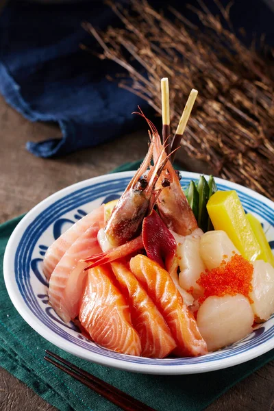 日本食 サーモン エビの刺身セット — ストック写真