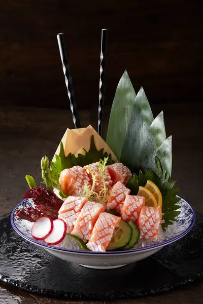 日本菜 鲑鱼胃生鱼片 — 图库照片