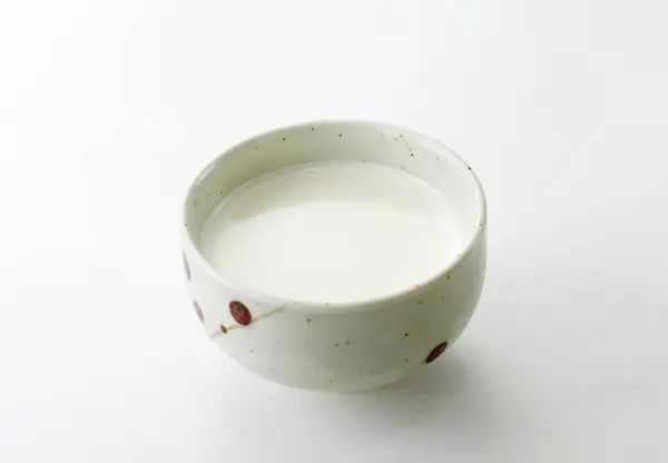 Белое Молоко Белой Чашке Белом Фоне Местом Текста Дизайна — стоковое фото