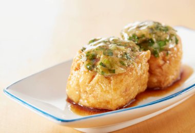 Lezzetli Çin yemekleri, yağlı mayalanmış tofu.