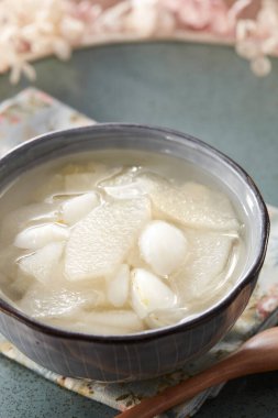 Çin geleneksel tatlısı, armut zambağı.