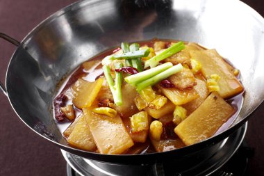 Geleneksel Çin mutfağı, turplu domuz eti dilimleri.