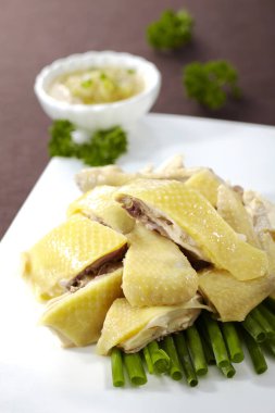 Geleneksel Çin mutfağı, zencefil ve zencefilli beyaz doğranmış tavuk.