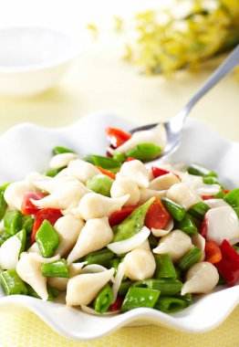 Sebze ve köfteyi yakın.