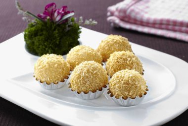 Çin tatlısı, kızarmış taro köftesi.