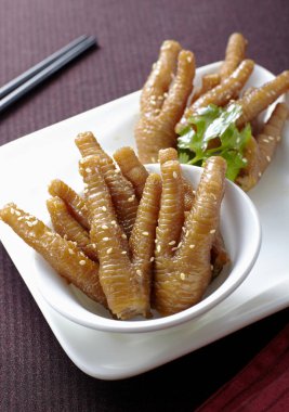 Geleneksel Çin mutfağı, haşlanmış tavuk ayağı.