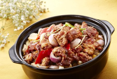 Geleneksel Çin mutfağı, güveçte pişirilmiş domuz eti.