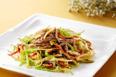 Geleneksel Çin mutfağı, yeşil biberli kızarmış domuz eti.