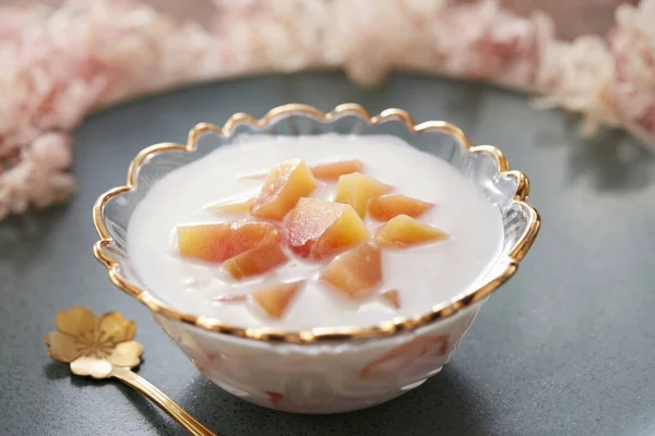 Chinese traditional dessert, papaya milk
