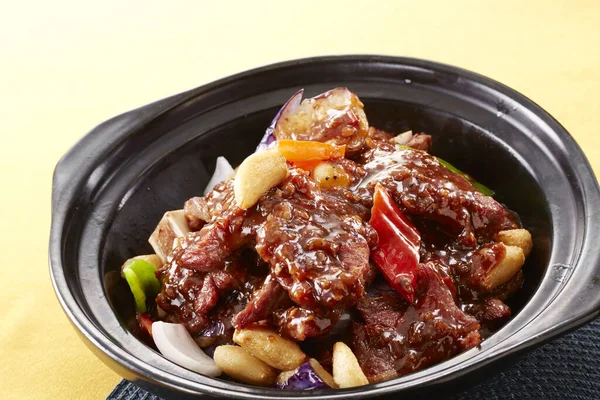 Geleneksel Çin mutfağı, soslu haşlanmış biftek.
