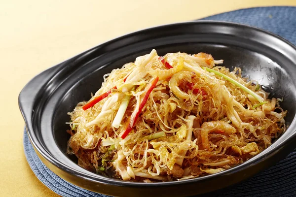 Geleneksel Çin mutfağı, karides vermicelli kil çömlek