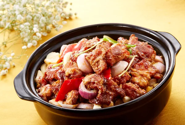 Geleneksel Çin mutfağı, güveçte pişirilmiş domuz eti.