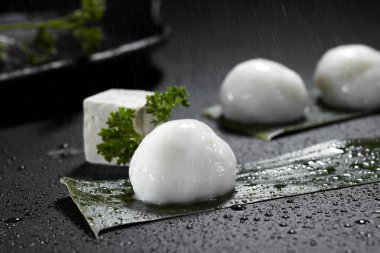 Taze malzemeler, karides köfteleri. Kapat.