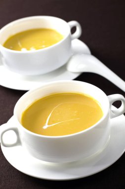 Lezzetli yemek, balkabağı kreması.