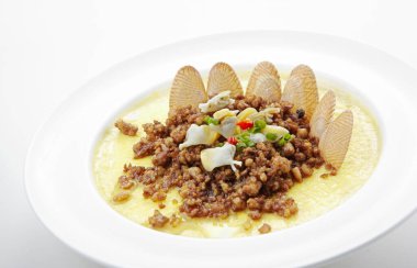 Geleneksel Çin mutfağı, haşlanmış yumurta kıyma ve midye.