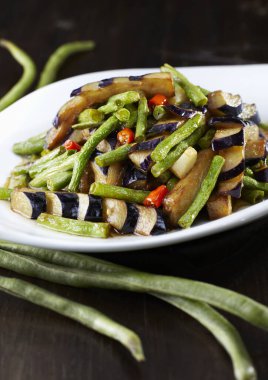 Geleneksel Çin mutfağı, patlıcan ve haşlanmış fasulye.